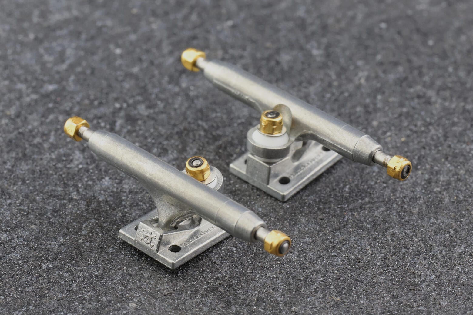 BLACK 3.0 TRUCKS X-WIDE（34MM）RAWmon Blackriver - Pro Fingerboard Trucks X-Wide 3.0 RAWmon (34mm