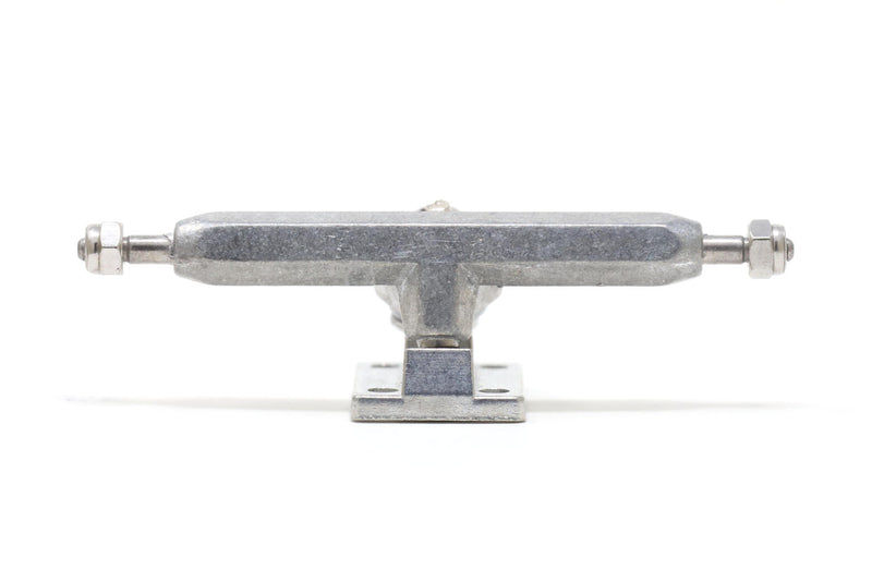 Skull Raw Edge Trucks Iron/Iron (34mm)